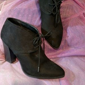 Franco Sarto Black Suede Lace-Up, Sz 8.5